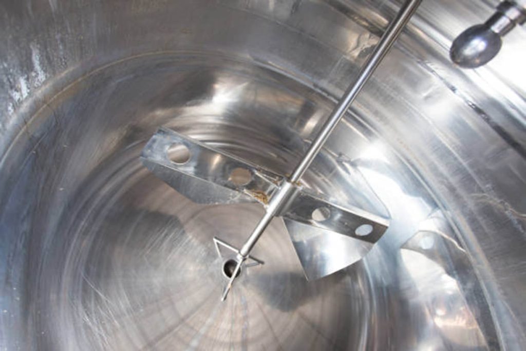 mixing tank with agitator (Aile Automation)