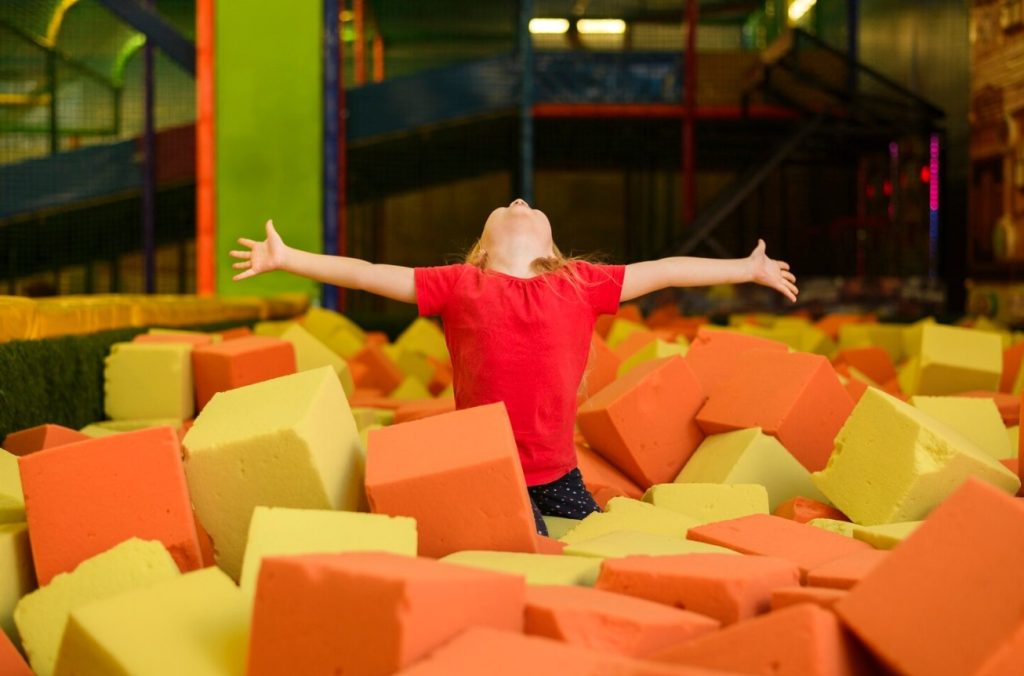 custom indoor playground (Luckyplay Amusement Equipment); amusement arcade game machine (Epark)