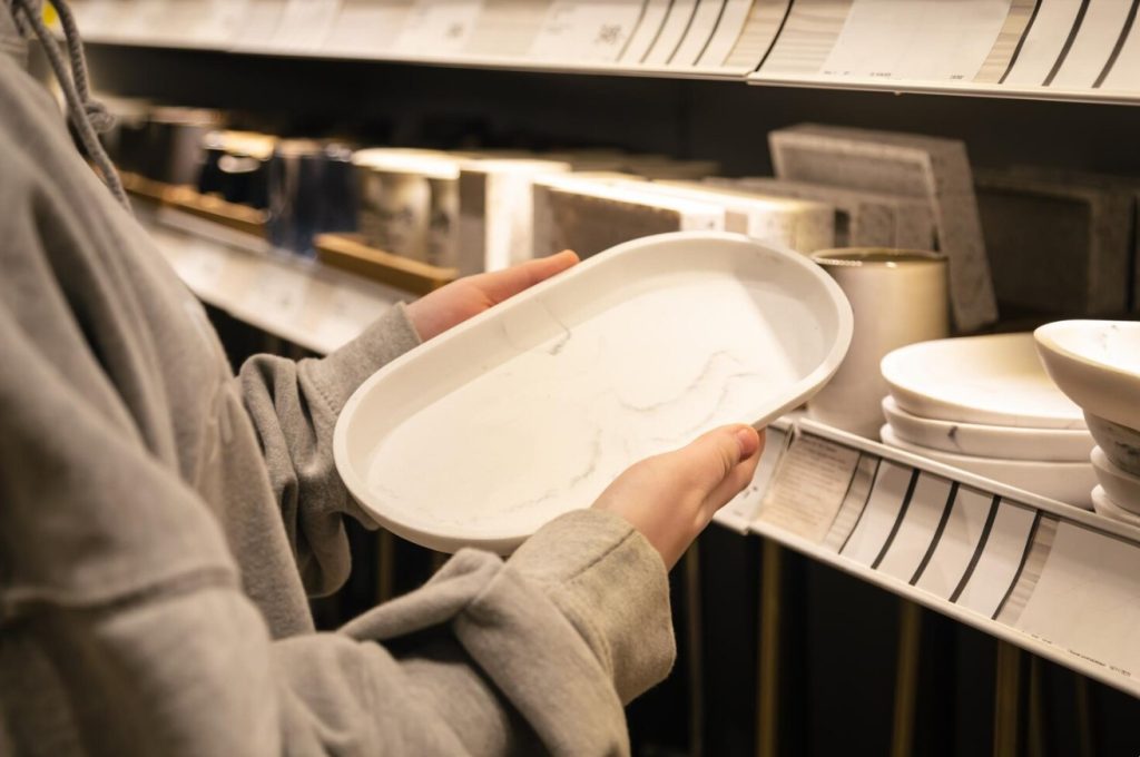 custom tableware manufacturer (Jinqiangyi Ceramics); professional kitchen designer (Sunrry)