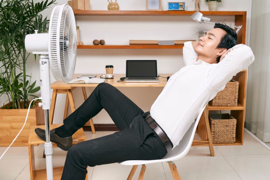Floor fan (Duoben Intelligent); acrylic products manufacturer (HileDisplay)